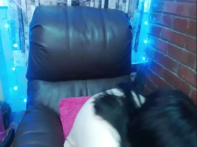 Live sex webcam photo for Luna_lunatic #272376793