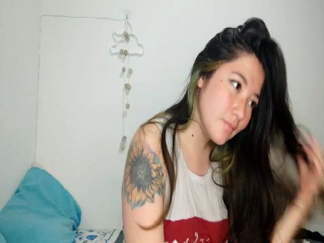 Live sex webcam photo for Lunaa8 #274172411