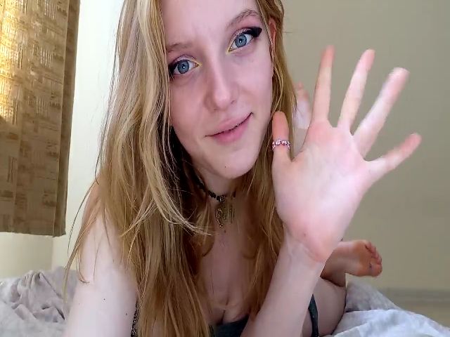 Live sex webcam photo for LunarWltch #273676376