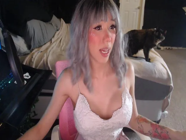 Live sex webcam photo for LunariGoddess #271915544