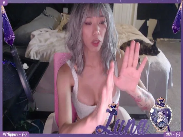 Live sex webcam photo for LunariGoddess #272975194