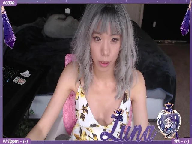 Live sex webcam photo for LunariGoddess #273005855
