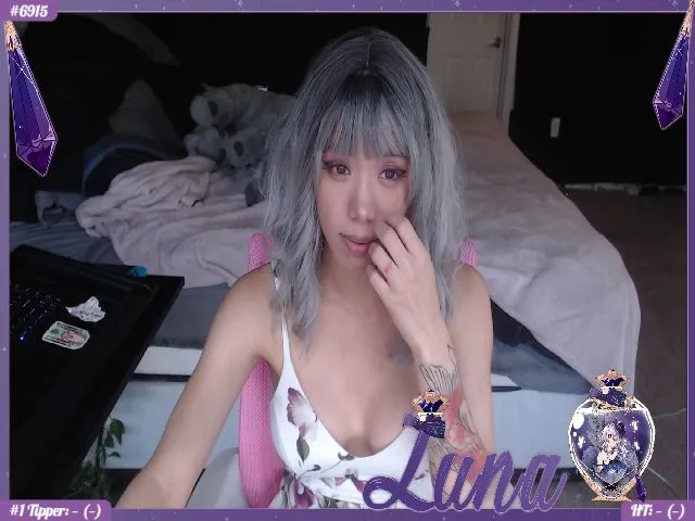 Live sex webcam photo for LunariGoddess #273154811