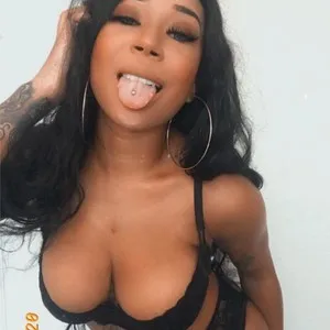 Live sex webcam photo for LuxeDoll #293418349