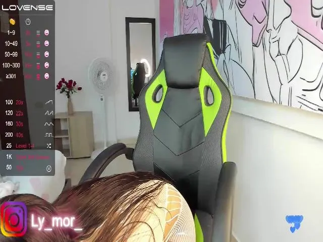 Live sex webcam photo for Ly_mor_ #272338446