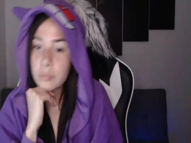 Live sex webcam photo for LycanGirl #271743057