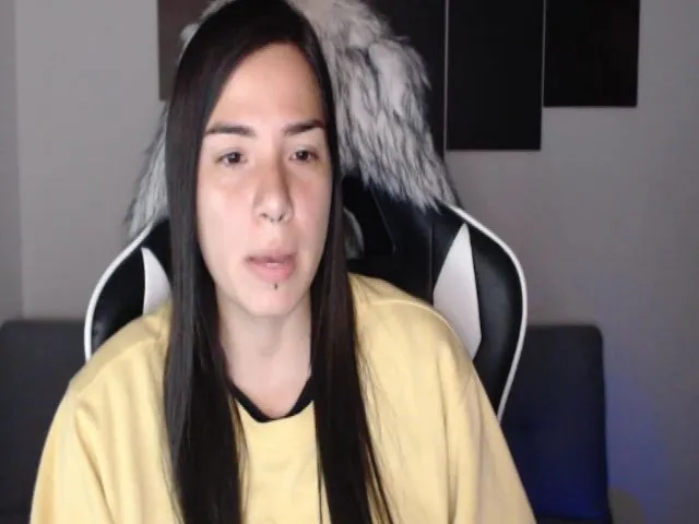 Live sex webcam photo for LycanGirl #271928584