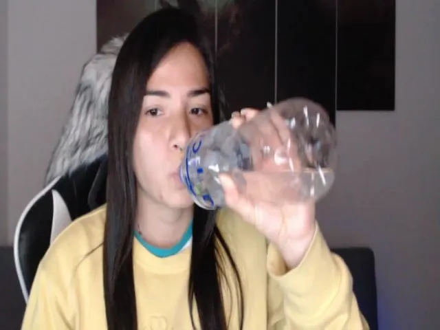Live sex webcam photo for LycanGirl #272105412