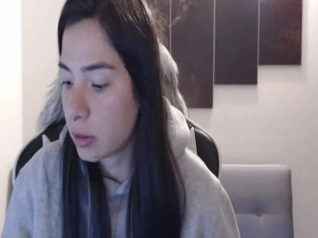 Live sex webcam photo for LycanGirl #273975064