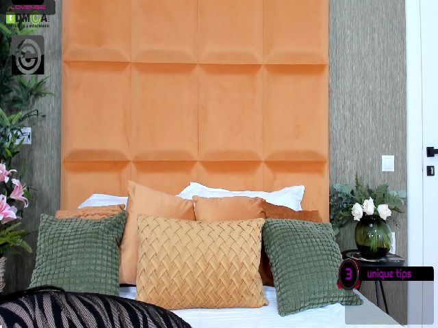 Live sex webcam photo for LyraDonovan #273290535