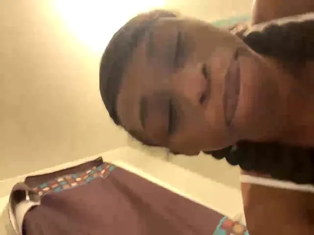 Live sex webcam photo for Lyricalyfe #273578676