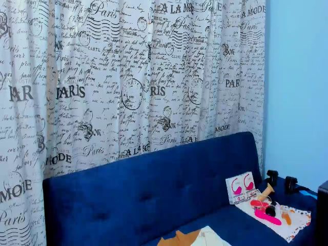 Live sex webcam photo for MILF_KARYNA #272489507