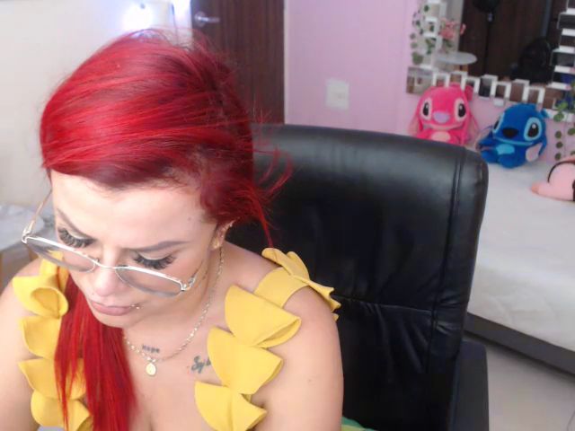 Live sex webcam photo for MILF_karol #273704629