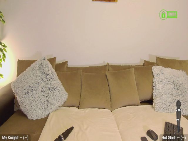 Live sex webcam photo for MISSCARINNA #273015755