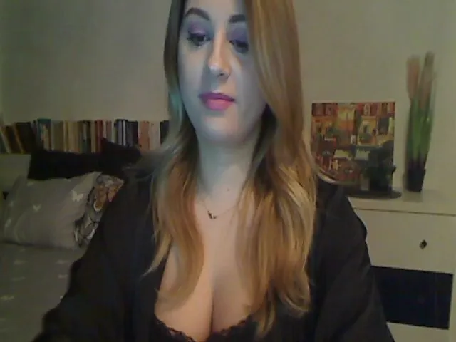 Live sex webcam photo for MISS__S #271966788