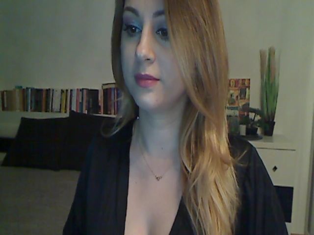 Live sex webcam photo for MISS__S #273613193