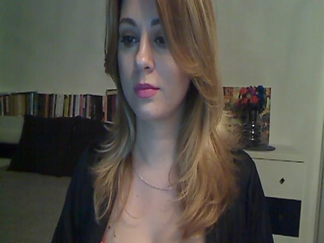 Live sex webcam photo for MISS__S #274007190