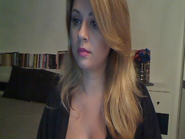 Live sex webcam photo for MISS__S #274358054
