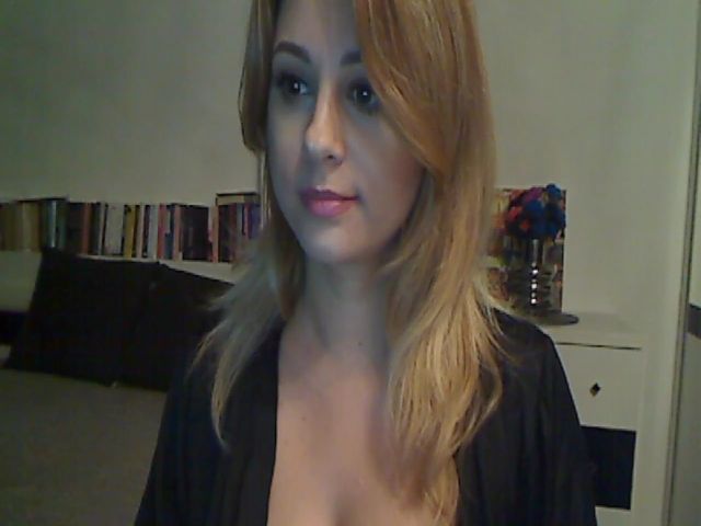 Live sex webcam photo for MISS__S #274402405