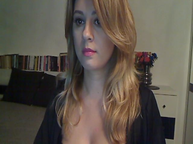 Live sex webcam photo for MISS__S #274426575