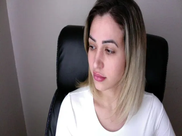 Live sex webcam photo for MONA_LUNA #273873268