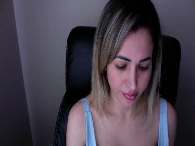 Live sex webcam photo for MONA_LUNA #273924950