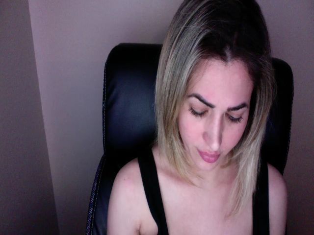 Live sex webcam photo for MONA_LUNA #273937222