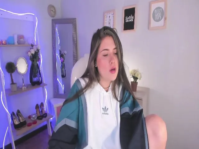 Live sex webcam photo for Macken_abbey #271762653