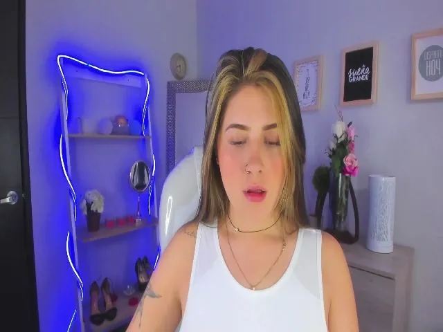 Live sex webcam photo for Macken_abbey #271980109