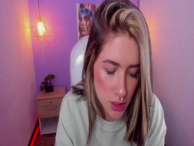 Live sex webcam photo for Macken_abbey #272953743