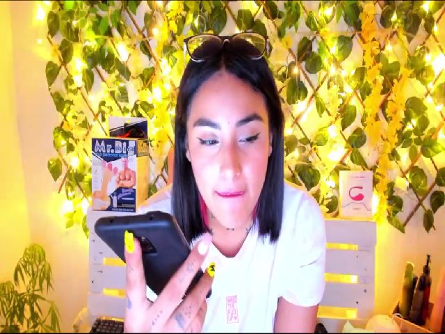 Live sex webcam photo for MackenziDevil #273140318