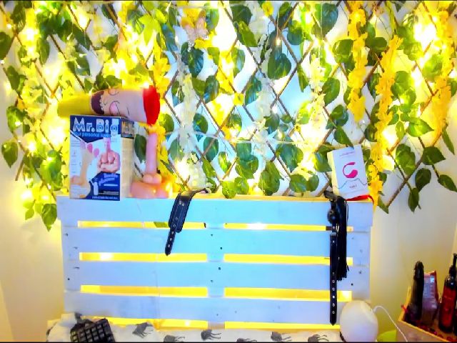 Live sex webcam photo for MackenziDevil #273248217