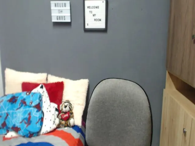 Live sex webcam photo for MackenzieJoe #272438661