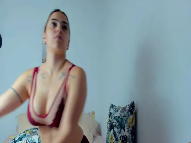 Live sex webcam photo for MackenzieJoe #274483201
