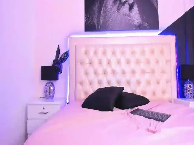 Live sex webcam photo for Mackenzie__20 #272080447