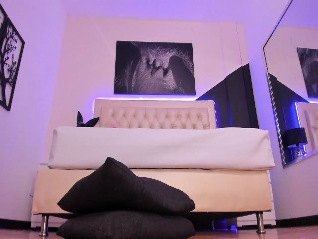 Live sex webcam photo for Mackenzie__20 #272238412