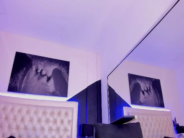 Live sex webcam photo for Mackenzie__20 #273323046