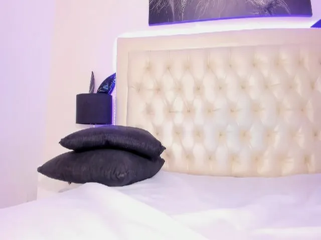 Live sex webcam photo for Mackenzie__20 #273919792