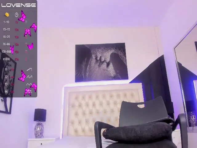 Live sex webcam photo for Mackenzie__20 #274500974