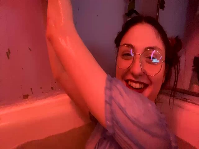 Live sex webcam photo for MadFrau #272378545