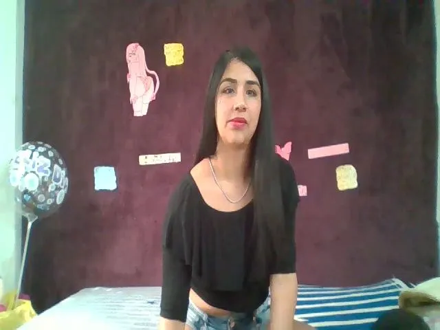 Live sex webcam photo for Madalinekroft #272686959