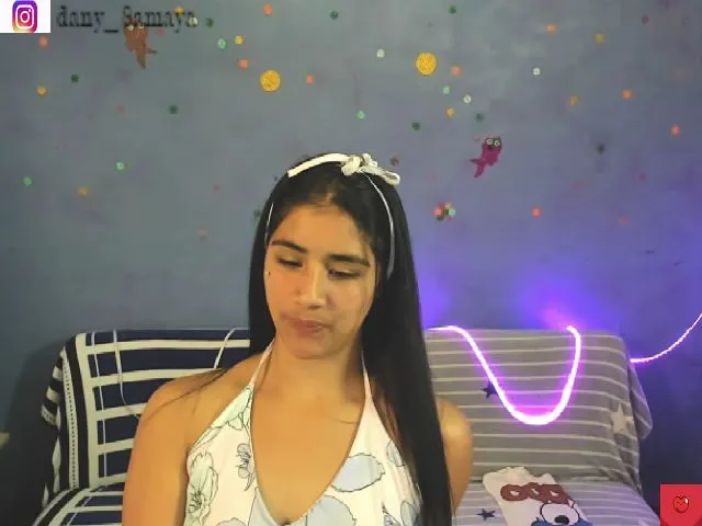 Live sex webcam photo for Madalinekroft #273891338