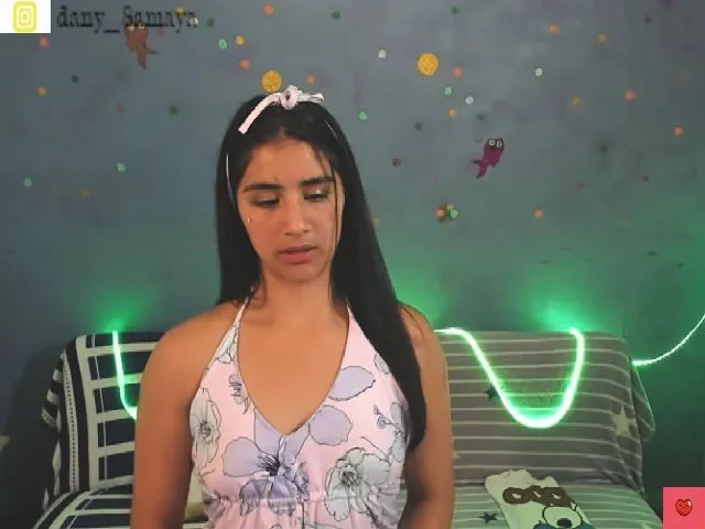 Live sex webcam photo for Madalinekroft #273891415