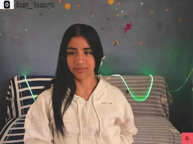 Live sex webcam photo for Madalinekroft #273899649