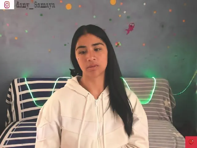 Live sex webcam photo for Madalinekroft #273901838