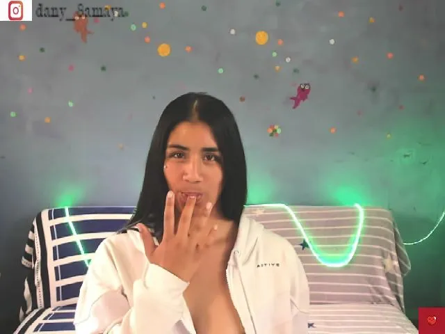 Live sex webcam photo for Madalinekroft #273901988