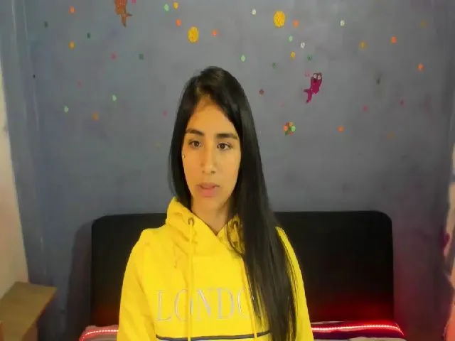 Live sex webcam photo for Madalinekroft #274027107
