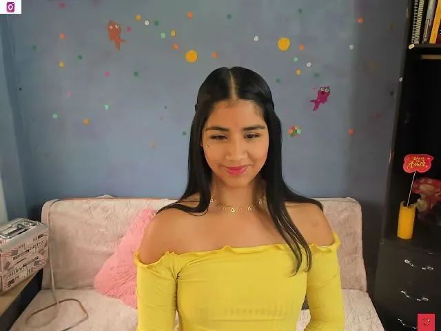 Live sex webcam photo for Madalinekroft #274055766