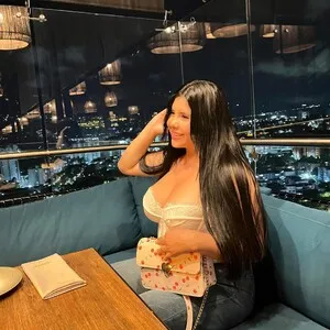 Live sex webcam photo for Madamevelvet
