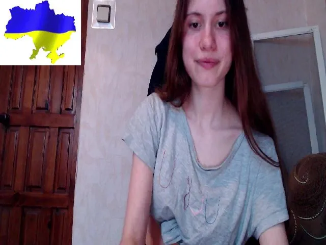 Live sex webcam photo for Maddie_May #273041530